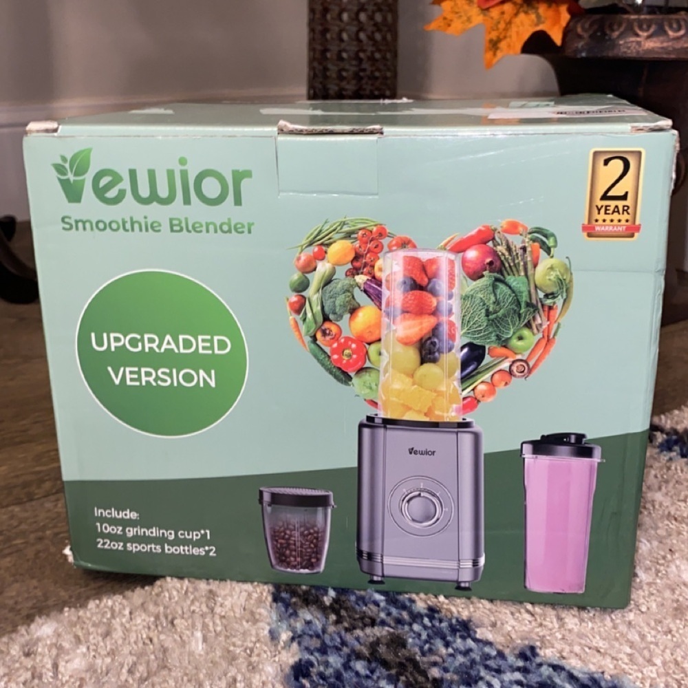 Vewior Smoothie Blender New in box with 10oz Grinding Cup & 22oz Sports Bottle